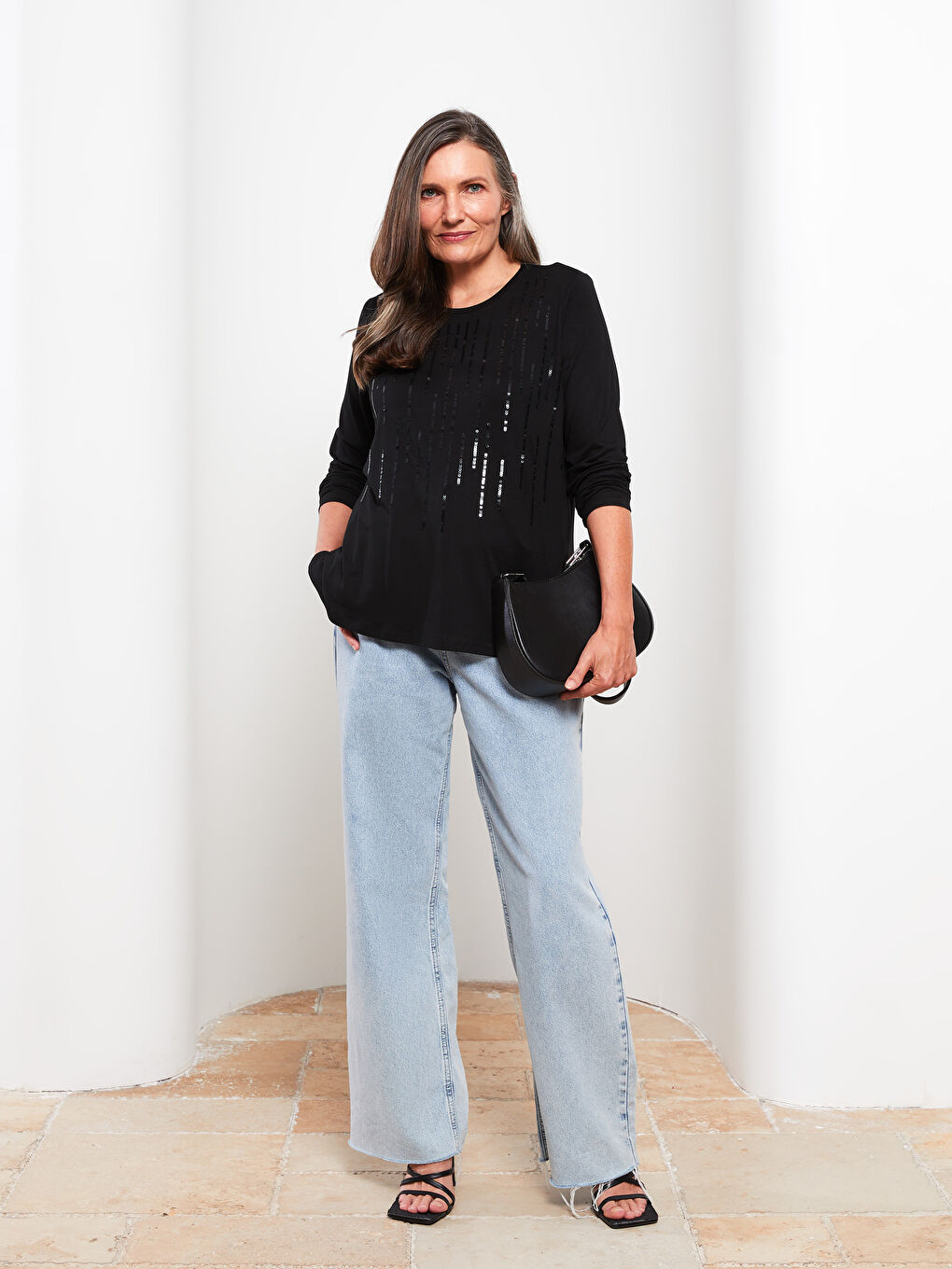 Siyah Bisiklet Yaka Pul Payet İşlemeli Uzun Kollu Kadın Bluz