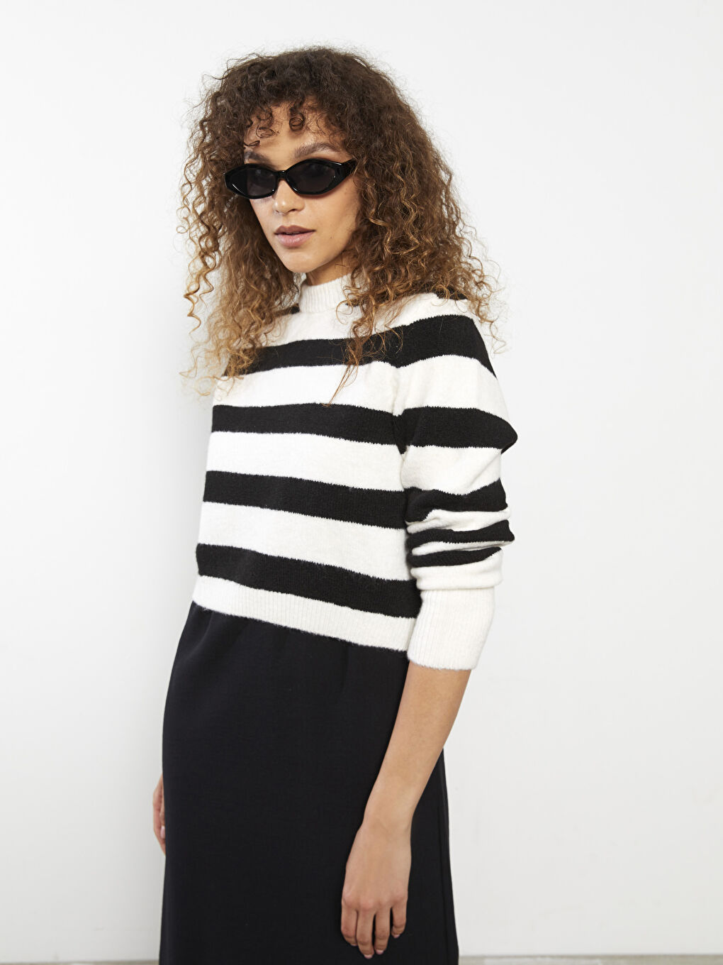 Свитер из трикотажа с воротником-труба, полосатый, с длинным рукавом, кроп для женщин