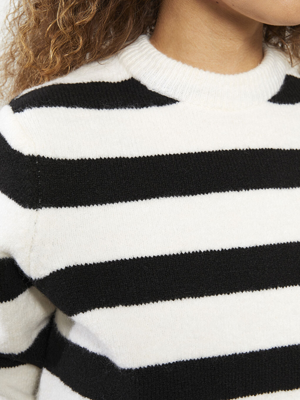 Свитер из трикотажа с воротником-труба, полосатый, с длинным рукавом, кроп для женщин-3