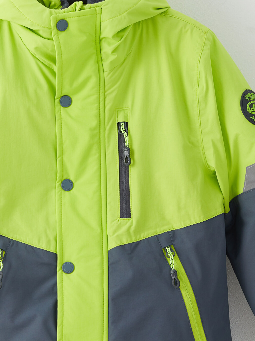 Yeşil Kapüşonlu Renk Bloklu Erkek Çocuk Kayak Montu-5