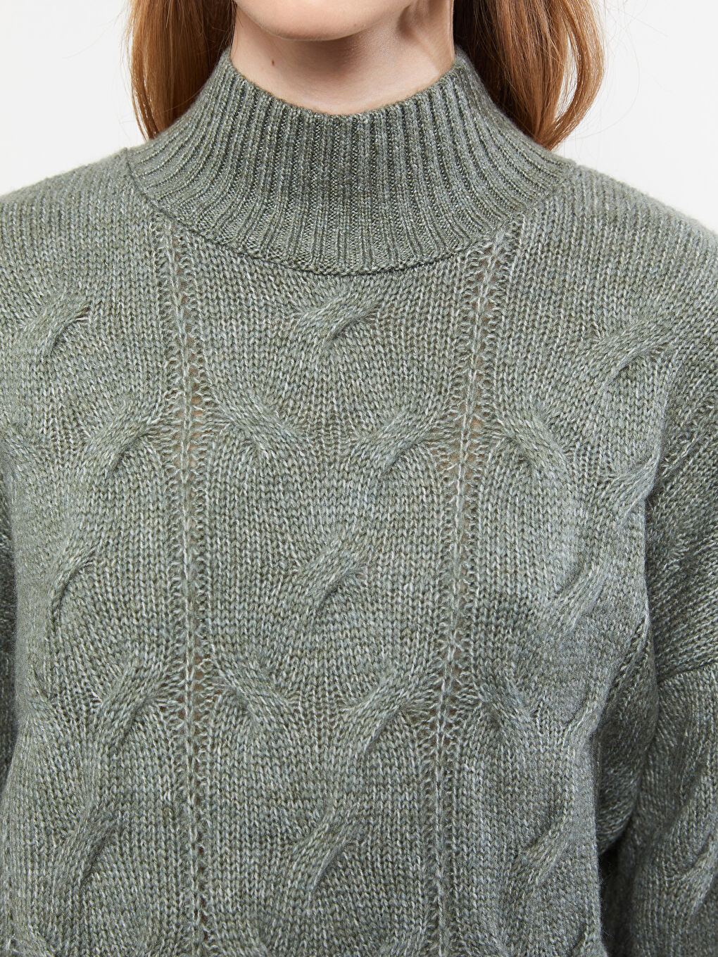 بلوفر تريكو حريمي بكم طويل بنصف ياقة مدورة ونقشة ذاتية-3