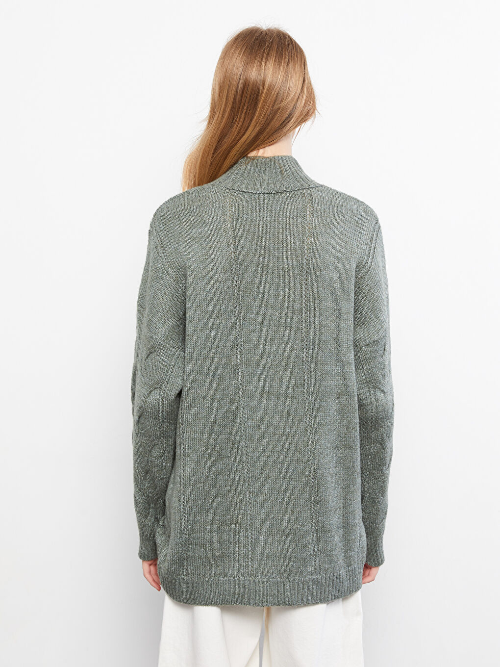 بلوفر تريكو حريمي بكم طويل بنصف ياقة مدورة ونقشة ذاتية-4