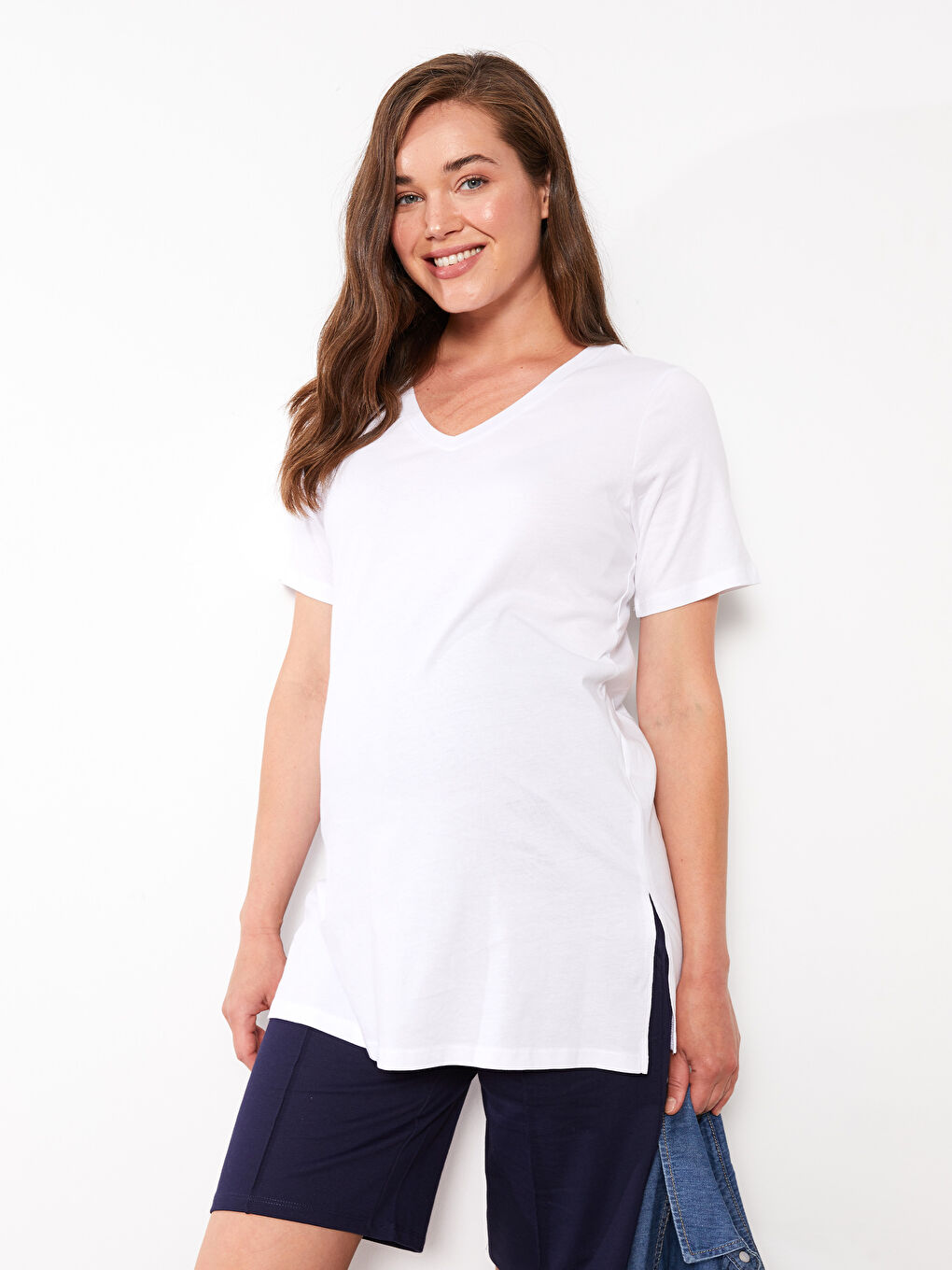 Beyaz V Yaka Düz Kısa Kollu Pamuklu Hamile Tişört
