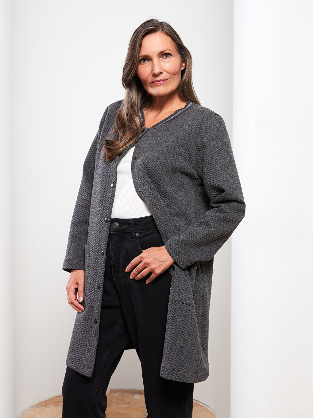 Antrasit Kolej Yaka Kendinden Desenli Uzun Kollu Kadın Hırka-1