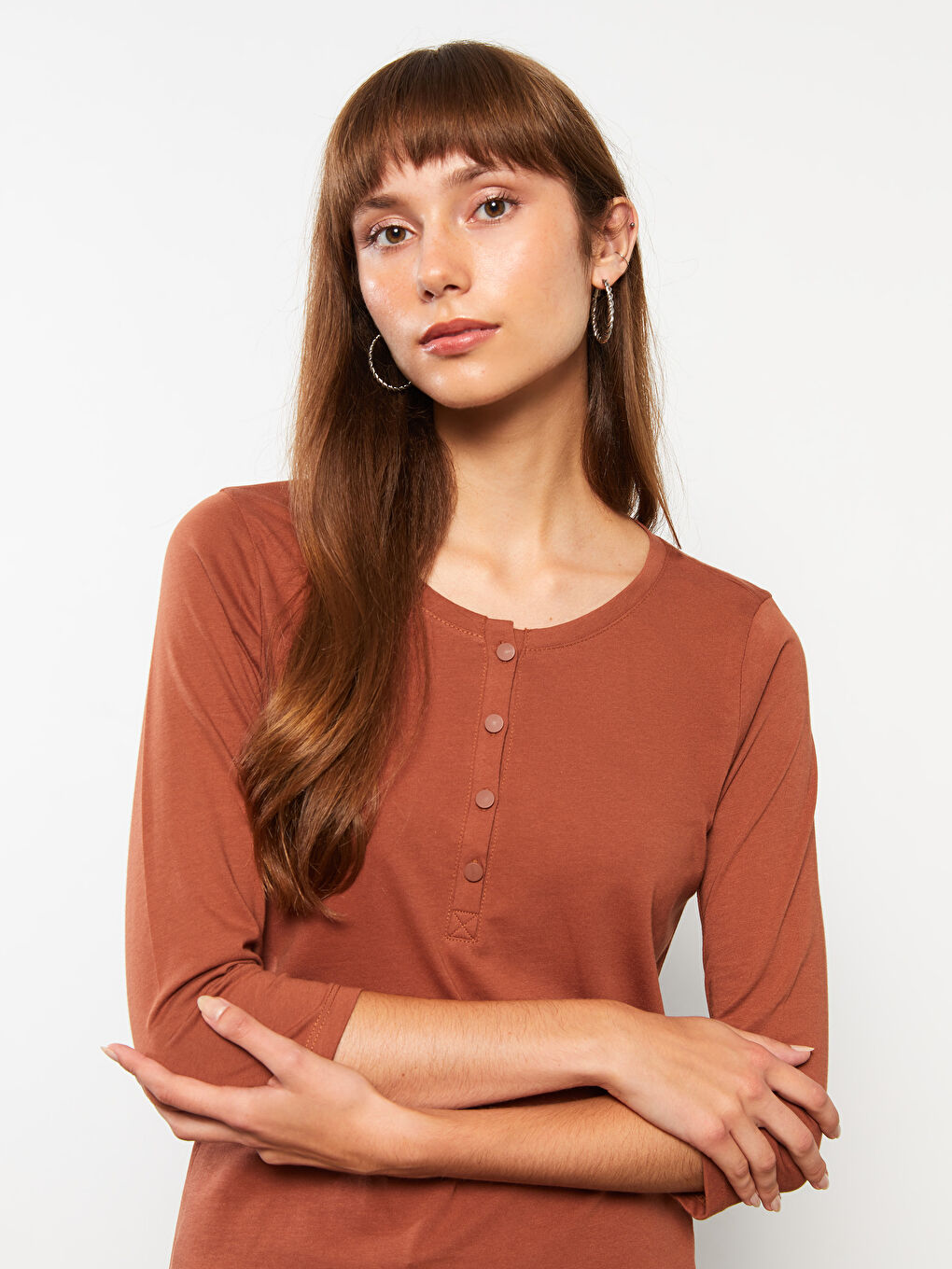 Kahverengi Bisiklet Yaka Düz Pamuklu Kadın Tişört-1