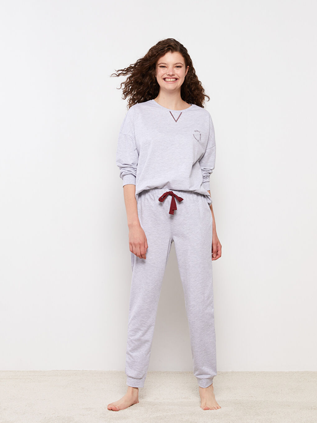 Gri Bisiklet Yaka Baskılı Uzun Kollu Kadın Pijama Takımı-1