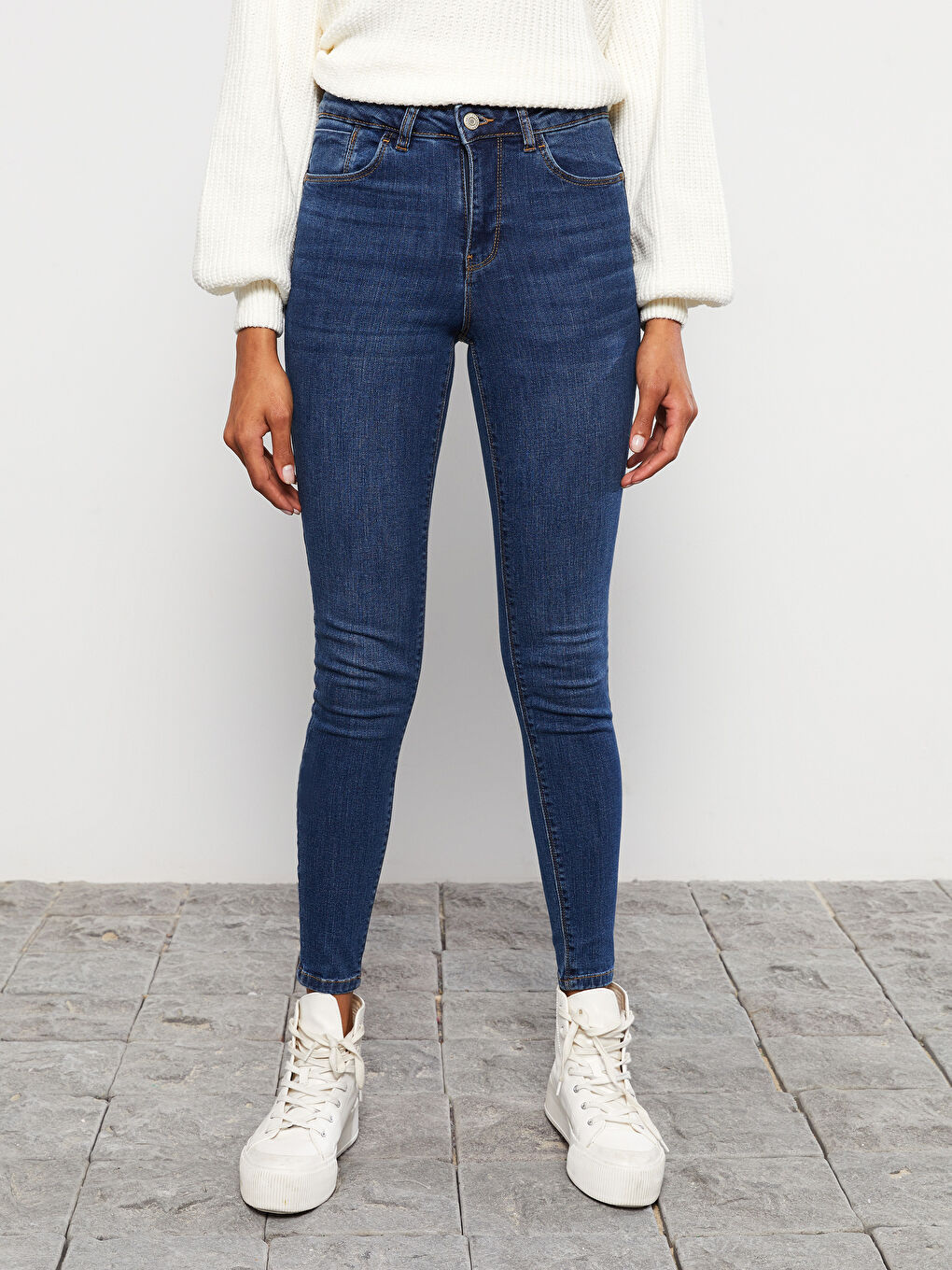 LCW Jeans پانتۆڵ جینز ڕۆدیۆ كه‌مه‌ر بەرز مەركوری باریکەڵە جیب ڕاست وردەکاری بۆ ژنان -W25273Z8-507