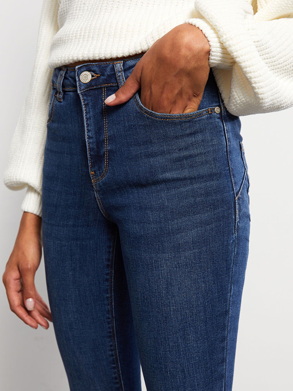 LCW Jeans پانتۆڵ جینز ڕۆدیۆ كه‌مه‌ر بەرز مەركوری باریکەڵە جیب ڕاست وردەکاری بۆ ژنان -W25273Z8-507