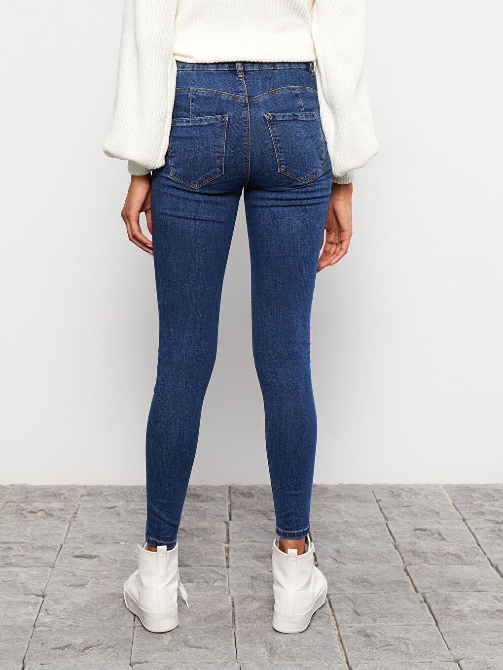 LCW Jeans پانتۆڵ جینز ڕۆدیۆ كه‌مه‌ر بەرز مەركوری باریکەڵە جیب ڕاست وردەکاری بۆ ژنان -W25273Z8-507