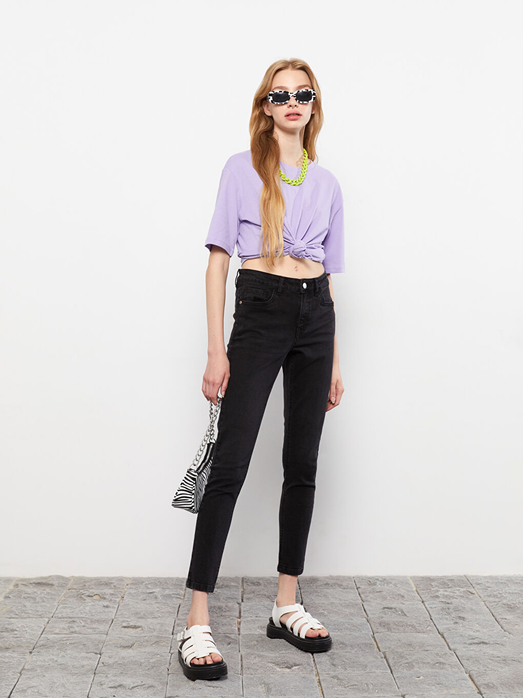 Jean Droit Moulant Mercure Taille Normale pour Femmes-1