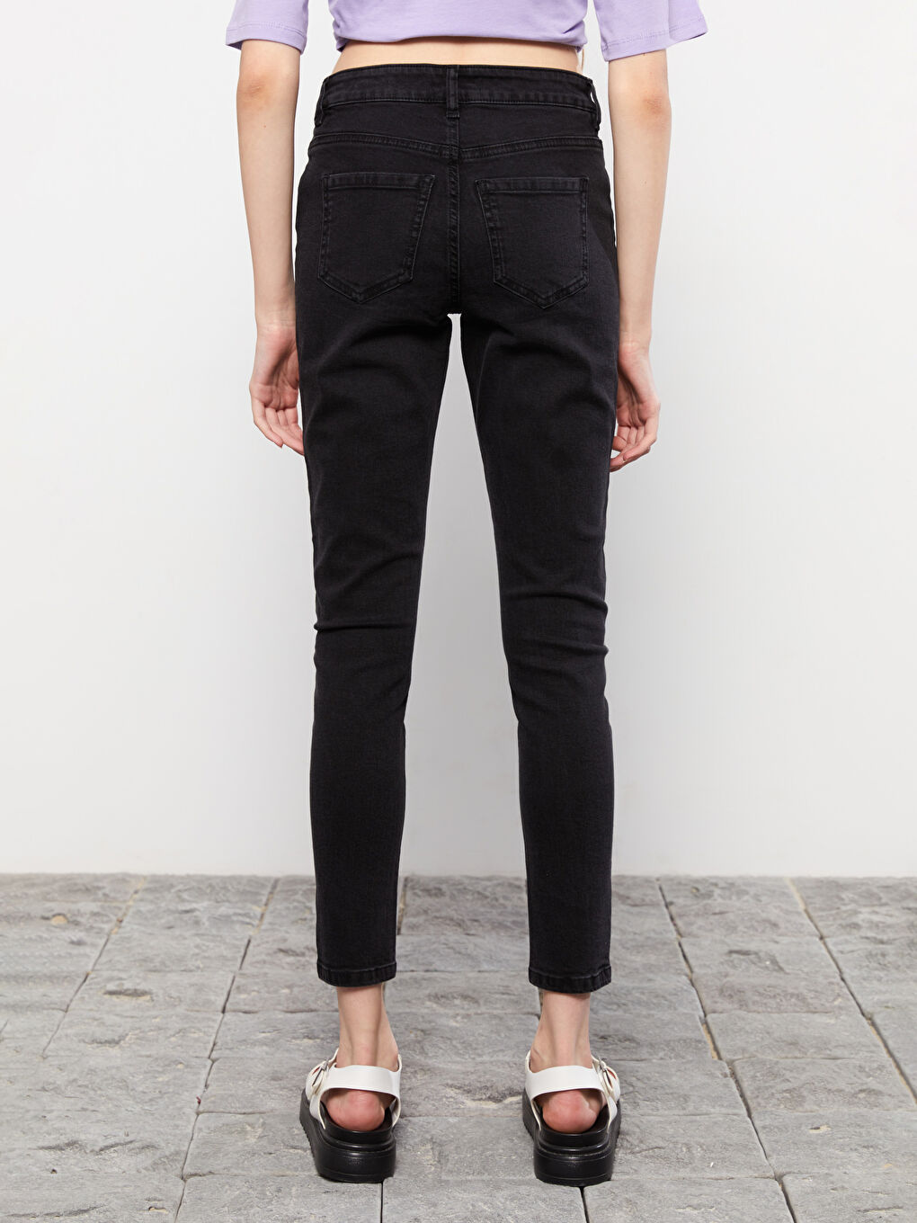Jean Droit Moulant Mercure Taille Normale pour Femmes-4