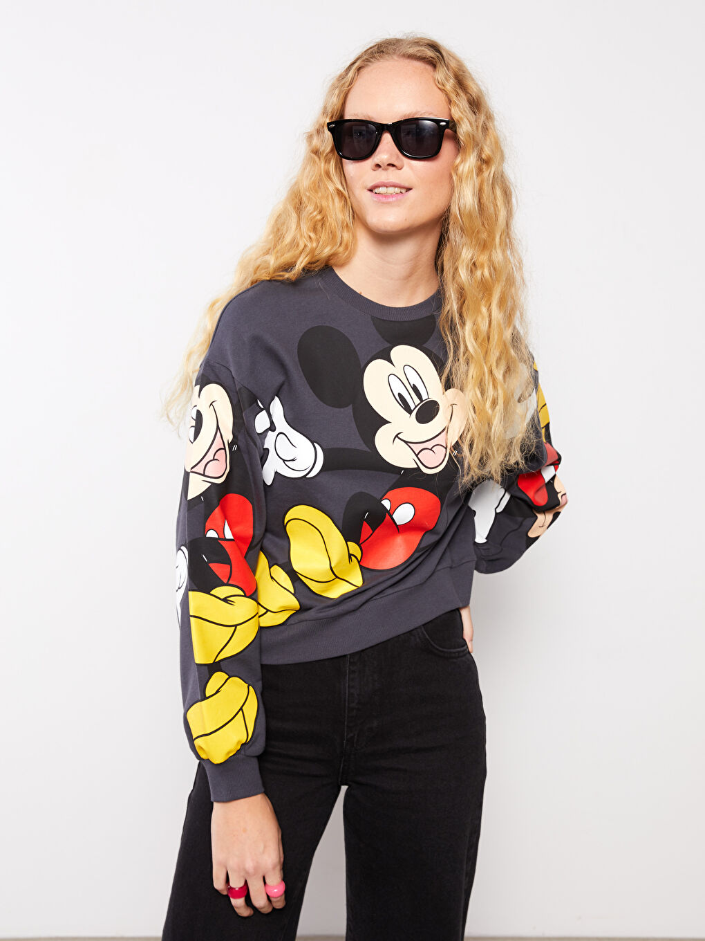 Antrasit Bisiklet Yaka Mickey Mouse Baskılı Uzun Kollu Pamuklu Kadın Sweatshirt-1
