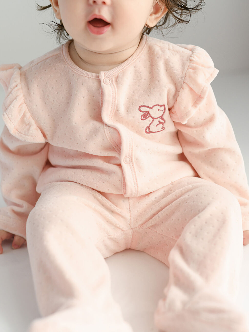 Pembe Bisiklet Yaka Uzun Kollu Nakış Detaylı Kız Bebek Hırka ve Pantolon 2'li Takım-1