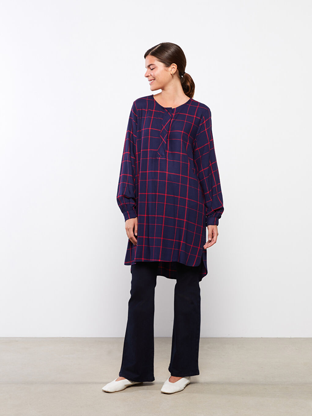 LCWAIKIKI Classic Crew Neck Plaid Long Sleeve Viscose Women's Tunic -W25506Z8-LN6