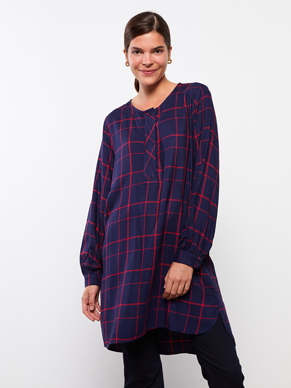 LCWAIKIKI Classic Crew Neck Plaid Long Sleeve Viscose Women's Tunic -W25506Z8-LN6