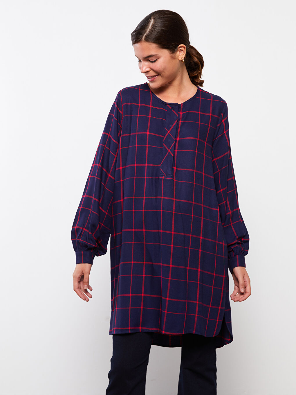 LCWAIKIKI Classic Crew Neck Plaid Long Sleeve Viscose Women's Tunic -W25506Z8-LN6
