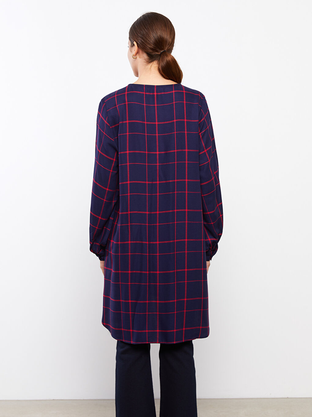 LCWAIKIKI Classic Crew Neck Plaid Long Sleeve Viscose Women's Tunic -W25506Z8-LN6