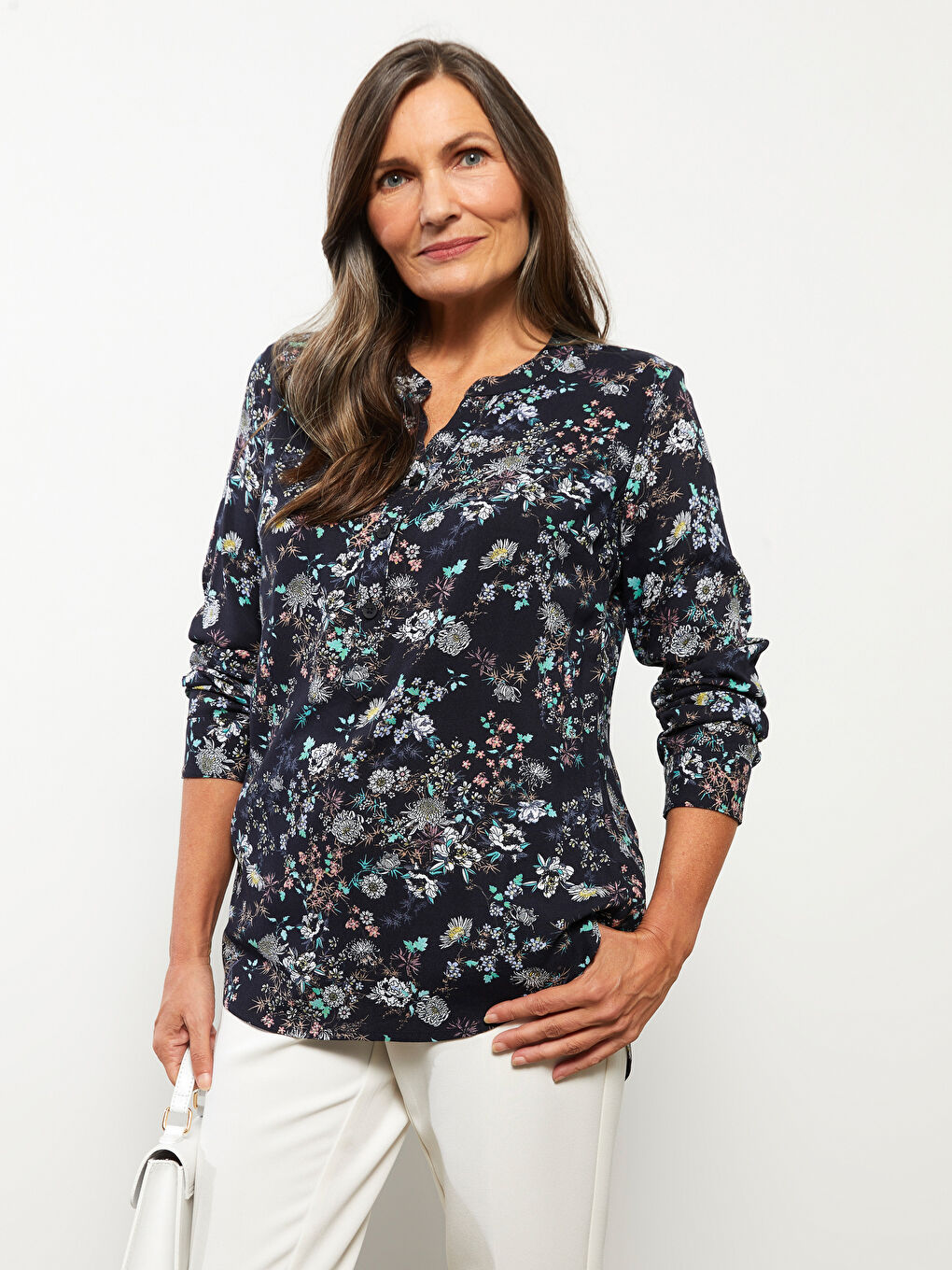 İndigo Kaçık Yaka Çiçekli Uzun Kollu Viskon Kadın Bluz