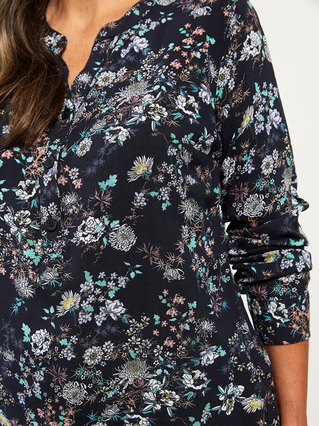 İndigo Kaçık Yaka Çiçekli Uzun Kollu Viskon Kadın Bluz-3