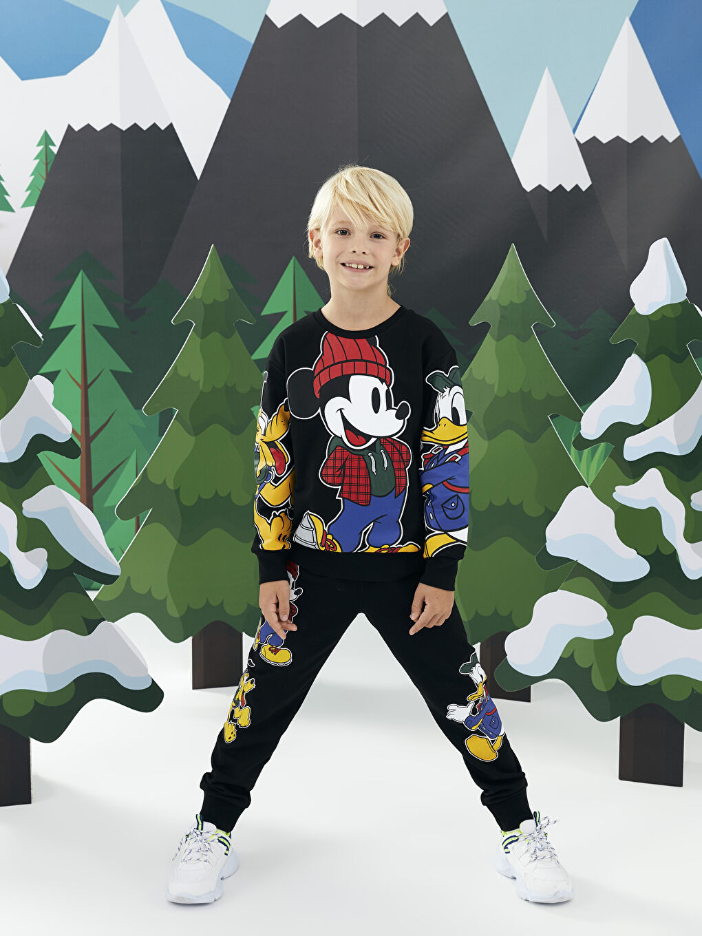 LCW Kids Elastic Waist Mickey Mouse Printed Boys Jogger Sweatpants -W25674Z4-CVL