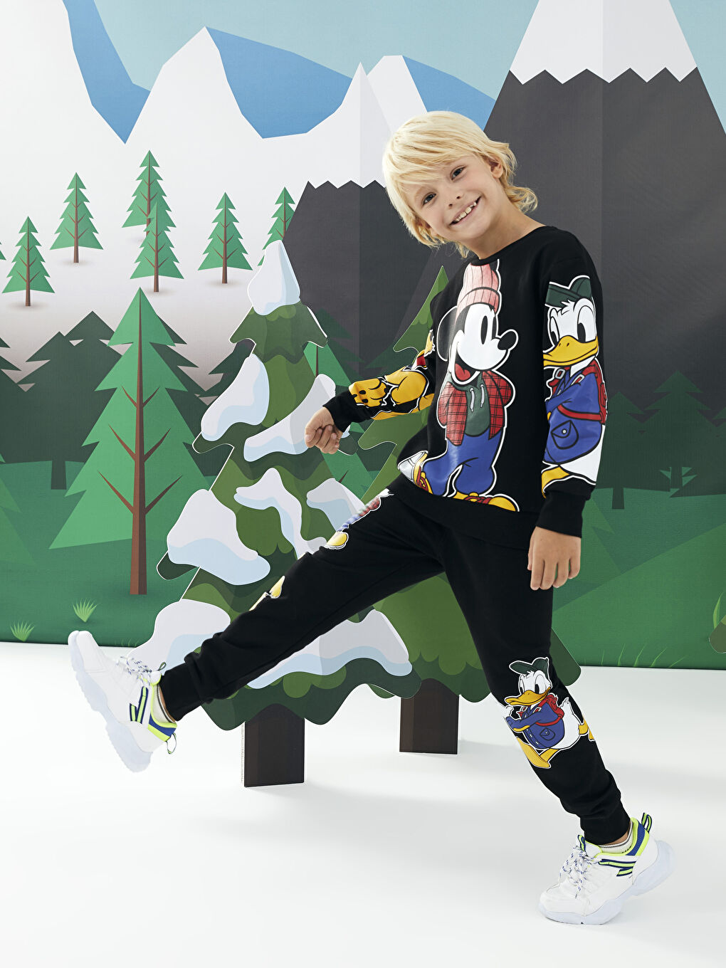 LCW Kids Elastic Waist Mickey Mouse Printed Boys Jogger Sweatpants -W25674Z4-CVL