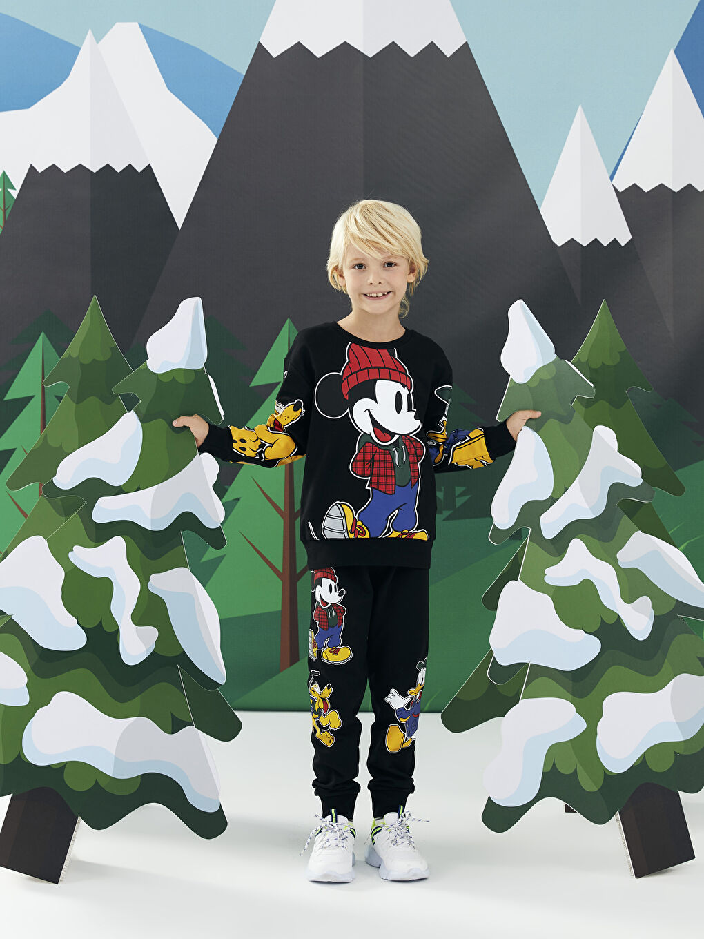 LCW Kids Elastic Waist Mickey Mouse Printed Boys Jogger Sweatpants -W25674Z4-CVL