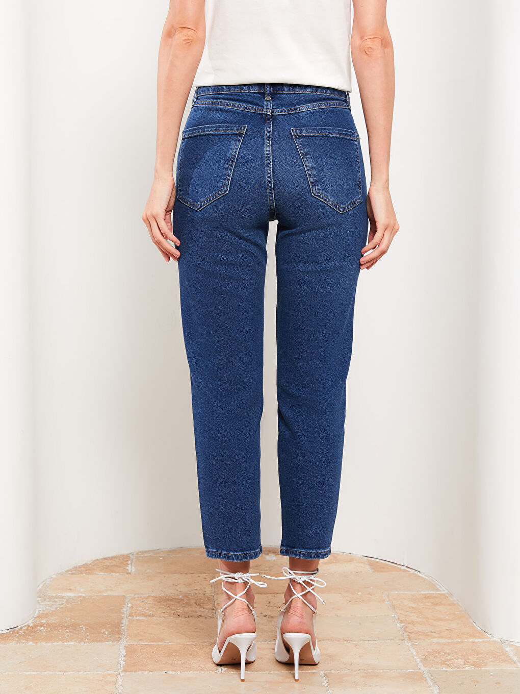 İndigo Slim Fit Düz Cep Detaylı Kadın Jean Pantolon-4