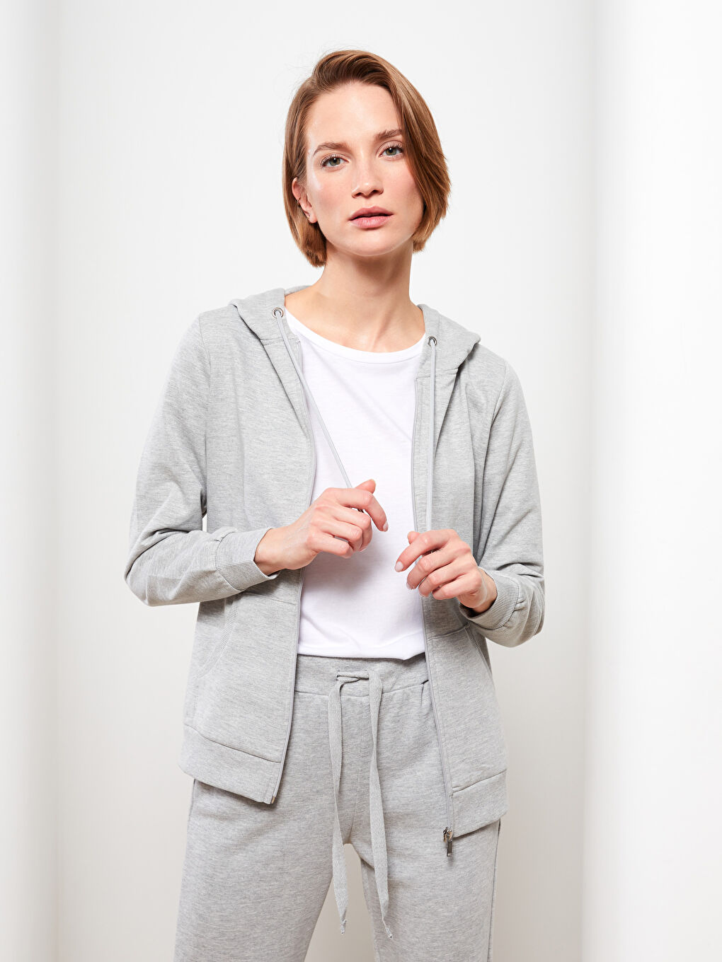 LCWAIKIKI Basic Kapüşonlu Düz Uzun Kollu Kadın Spor Hırka -W25860Z8-CT3