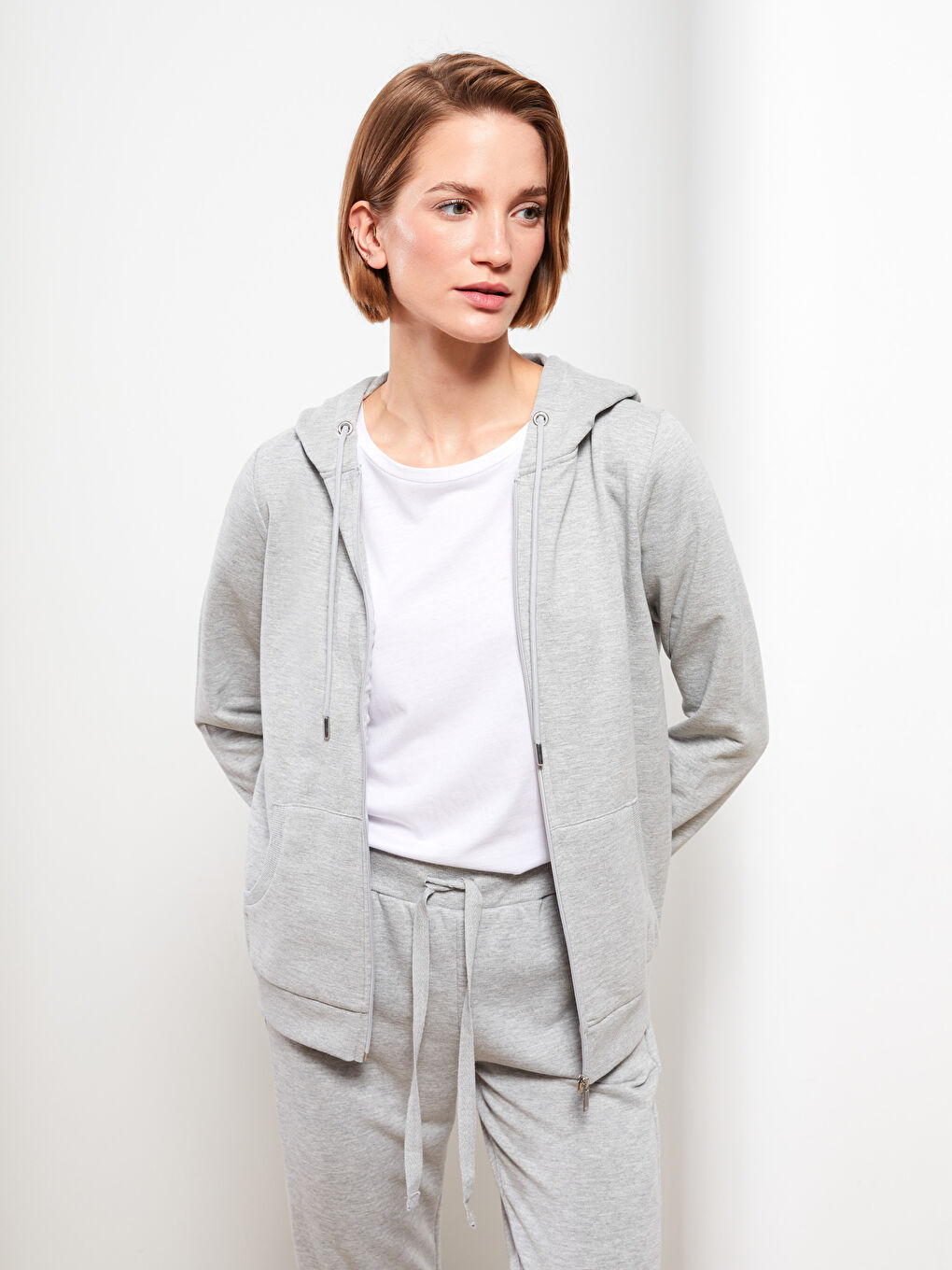 LCWAIKIKI Basic Kapüşonlu Düz Uzun Kollu Kadın Spor Hırka -W25860Z8-CT3
