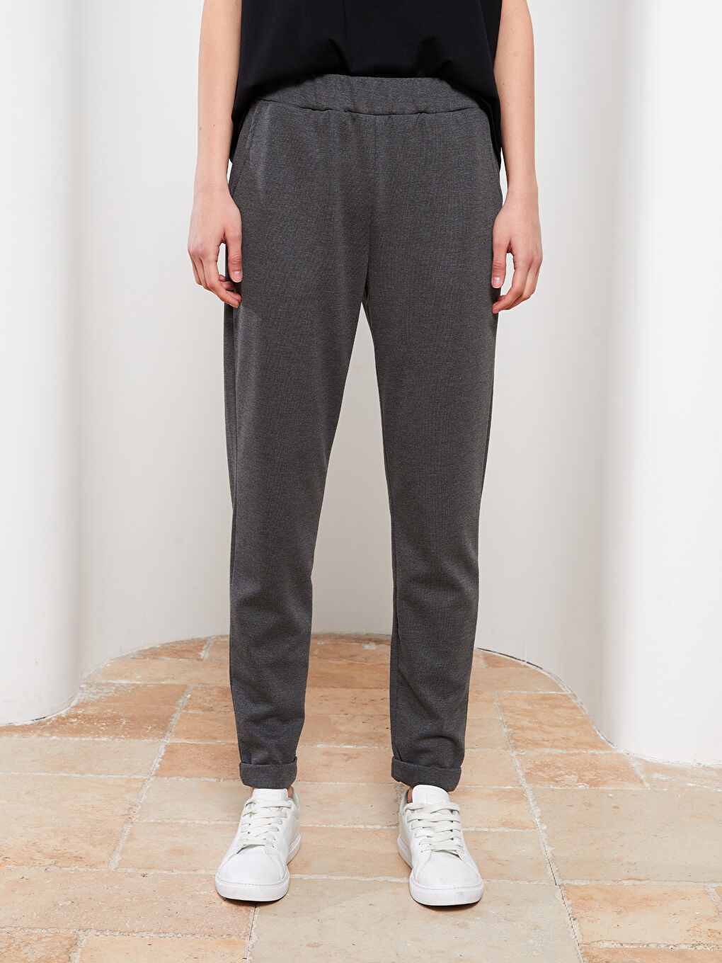 بنطلون رياضي بخصر مرن وجيوب عادية للسيدات-3