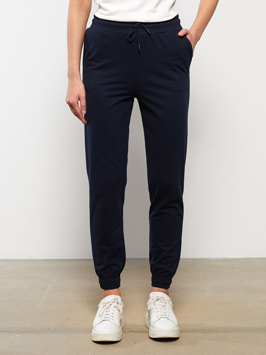 LCWAIKIKI Basic Women's Elasticated Waist Plain Jogger Sweatpants -W25872Z8-RFF