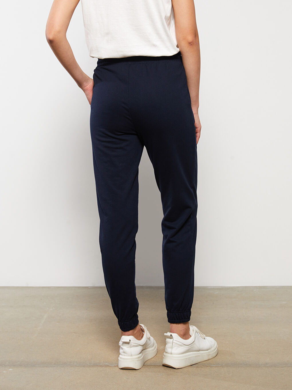 LCWAIKIKI Basic Women's Elasticated Waist Plain Jogger Sweatpants -W25872Z8-RFF