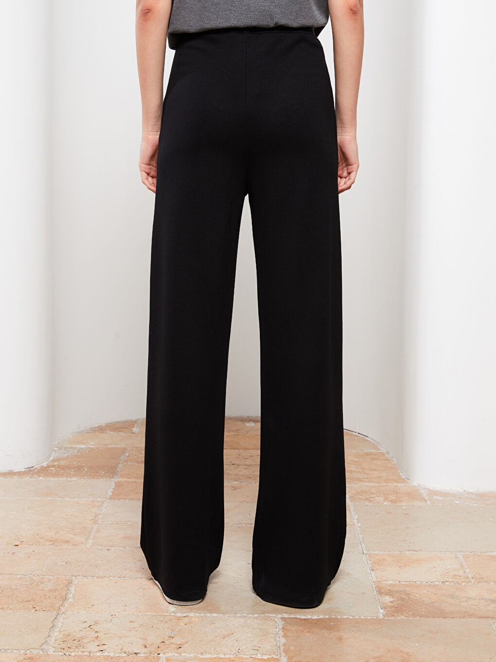 Siyah Kadın Beli Lastikli Düz Eşofman Altı-4