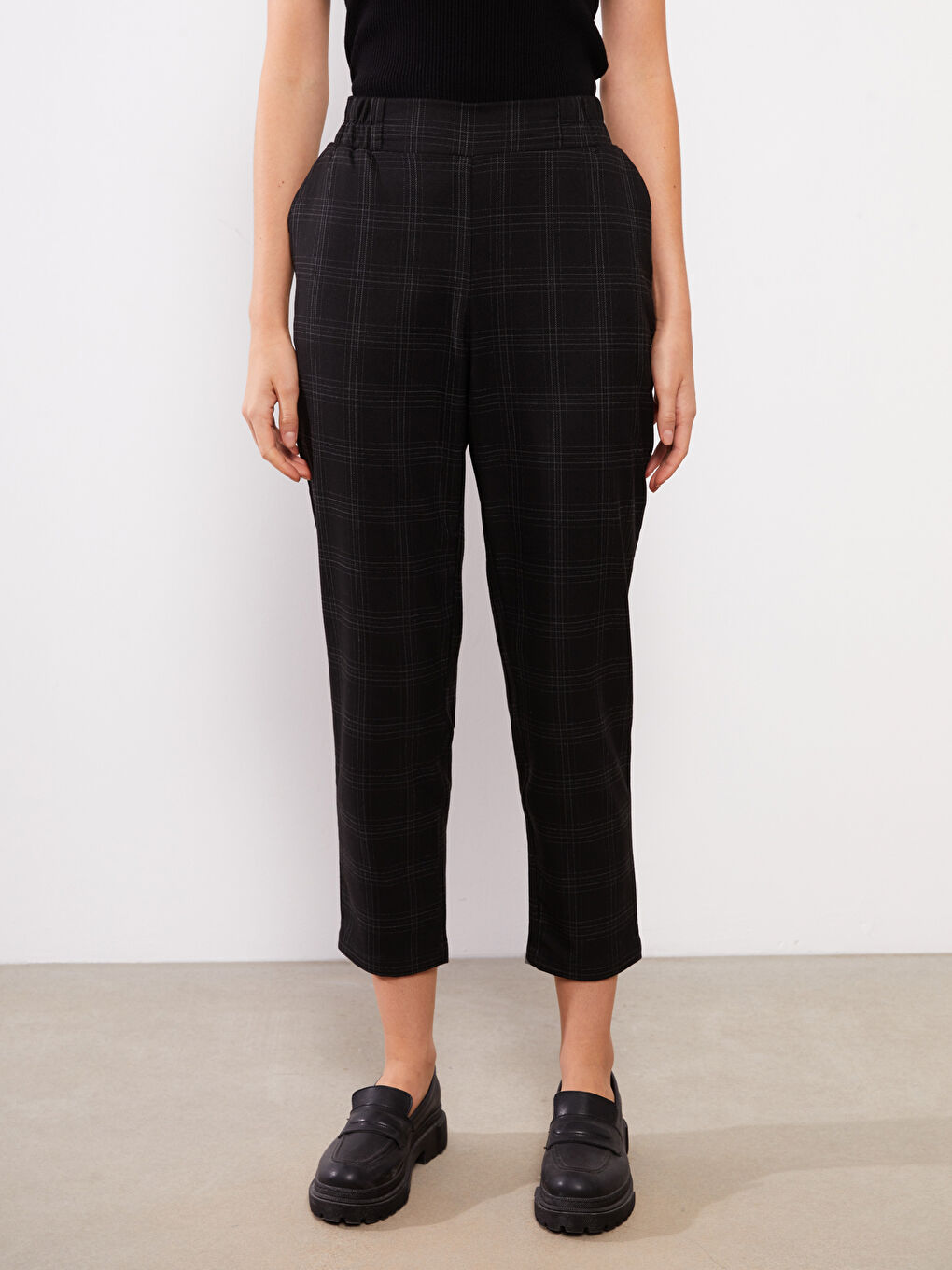 Carrot Fit Plaid Women's Trousers-2