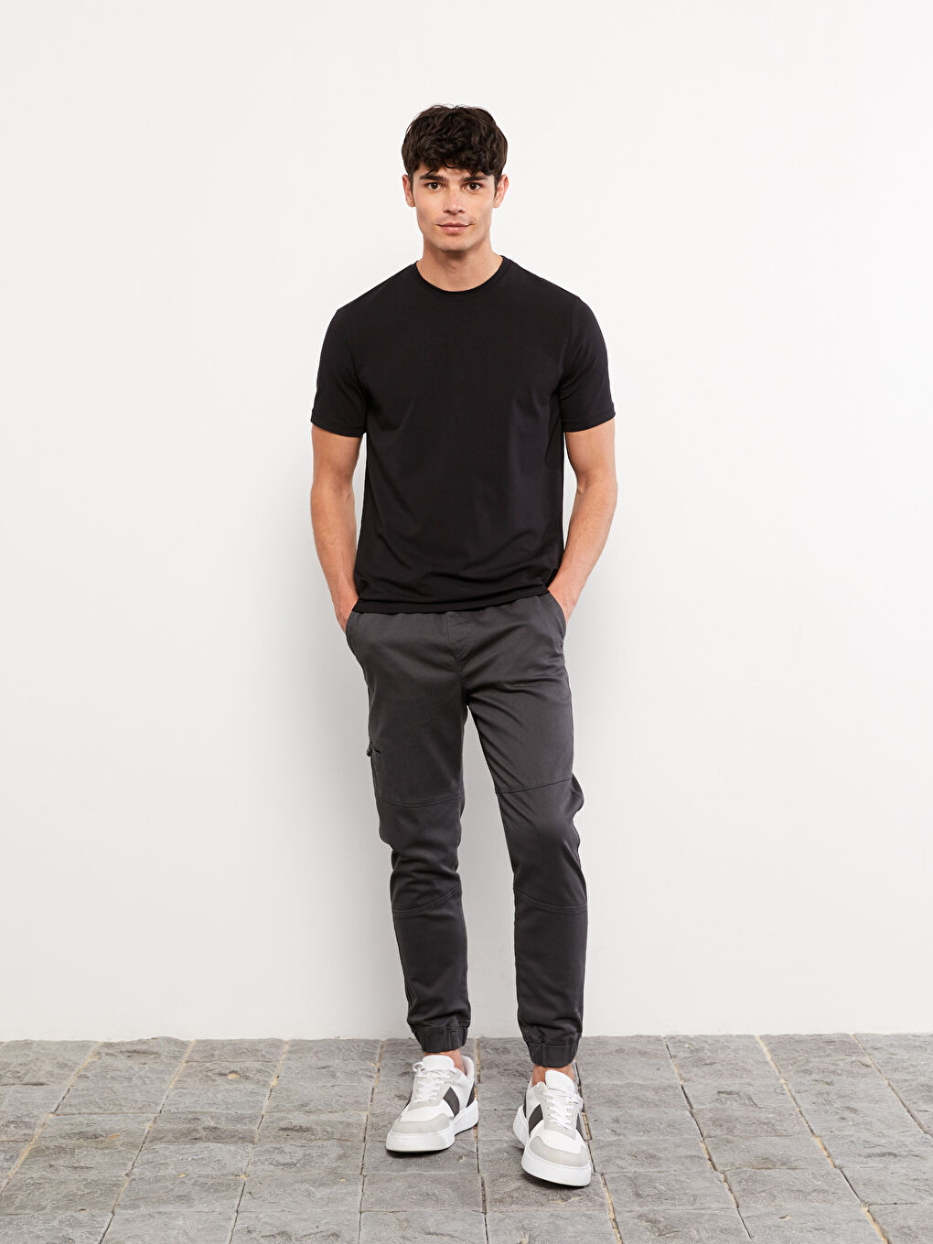 Schlank Geschnittene Twill Jogginghose für Herren-1