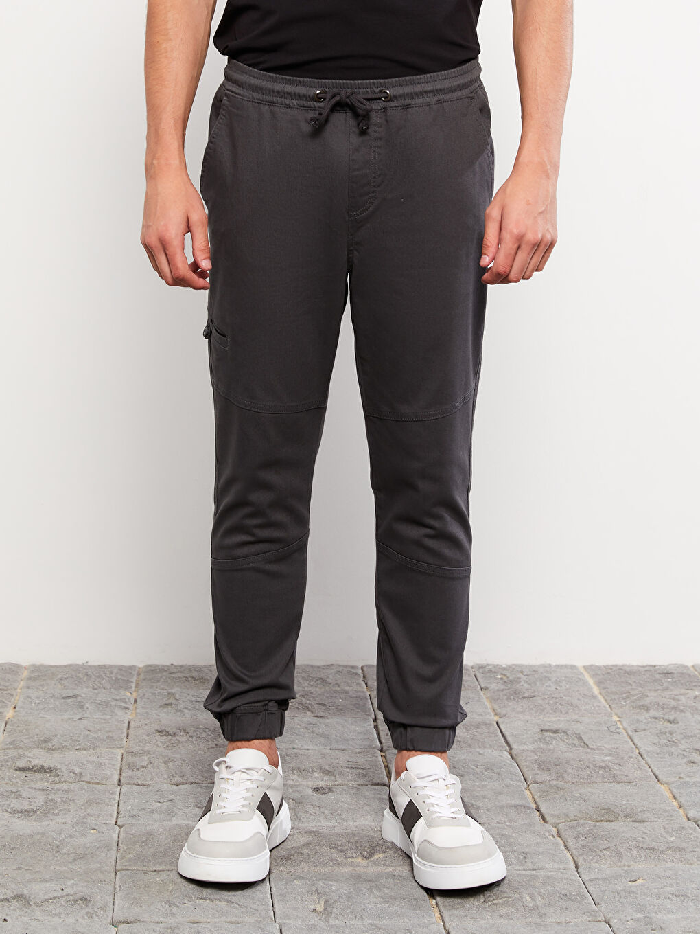 Schlank Geschnittene Twill Jogginghose für Herren-2