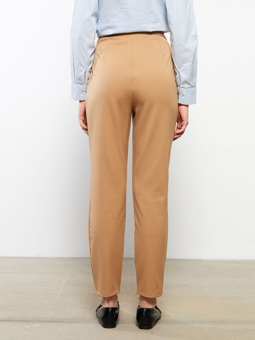 Bej Standart Fit Düz Cep Detaylı Kadın Pantolon-4