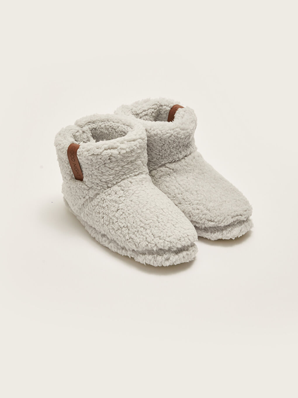 Gri Pelüş Kadın Ev Botu