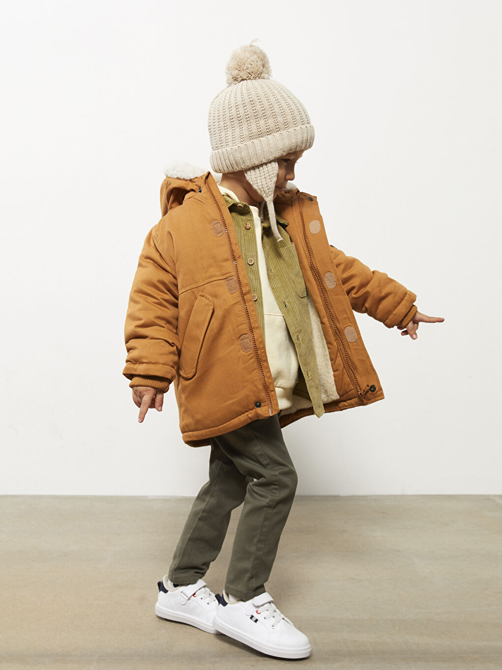 Kahverengi Kapüşonlu Uzun Kollu Basic Erkek Bebek Mont