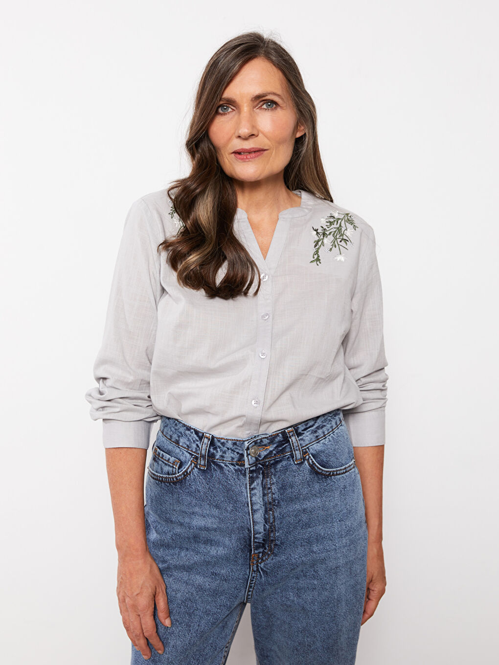 Gri Kaçık Yaka Nakışlı Uzun Kollu Pamuklu Kadın Gömlek-1