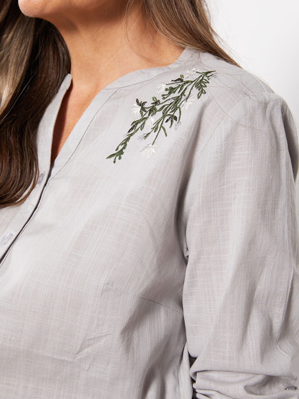 Gri Kaçık Yaka Nakışlı Uzun Kollu Pamuklu Kadın Gömlek-3