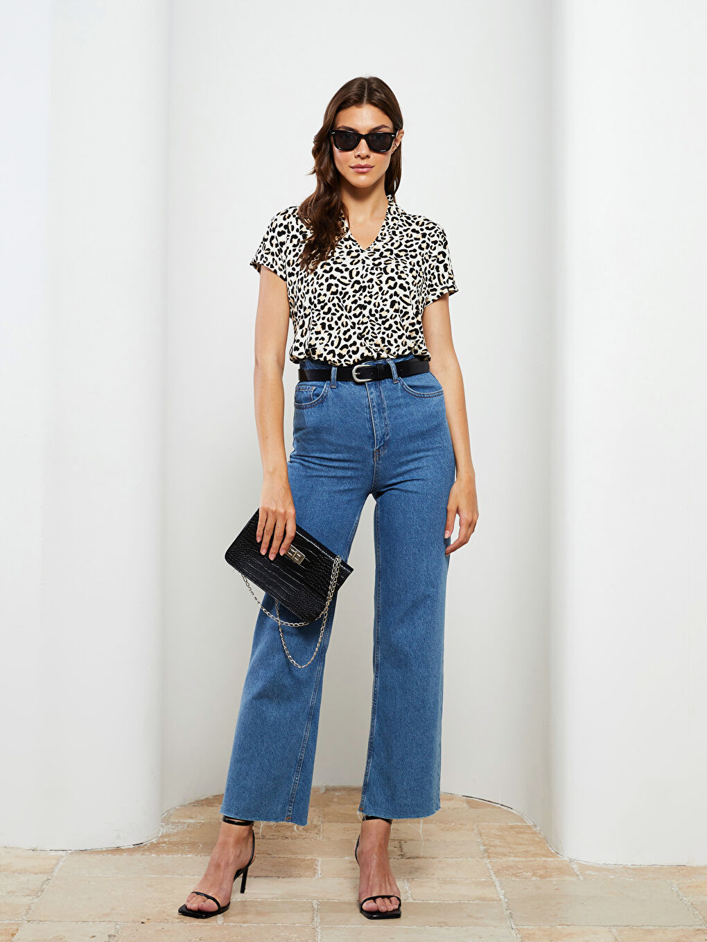 Karışık V Yaka Düz Kısa Kollu Kadın Bluz