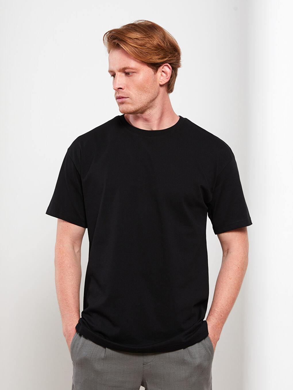 Siyah Oversize Bisiklet Yaka Kısa Kollu Penye Erkek Tişört-1