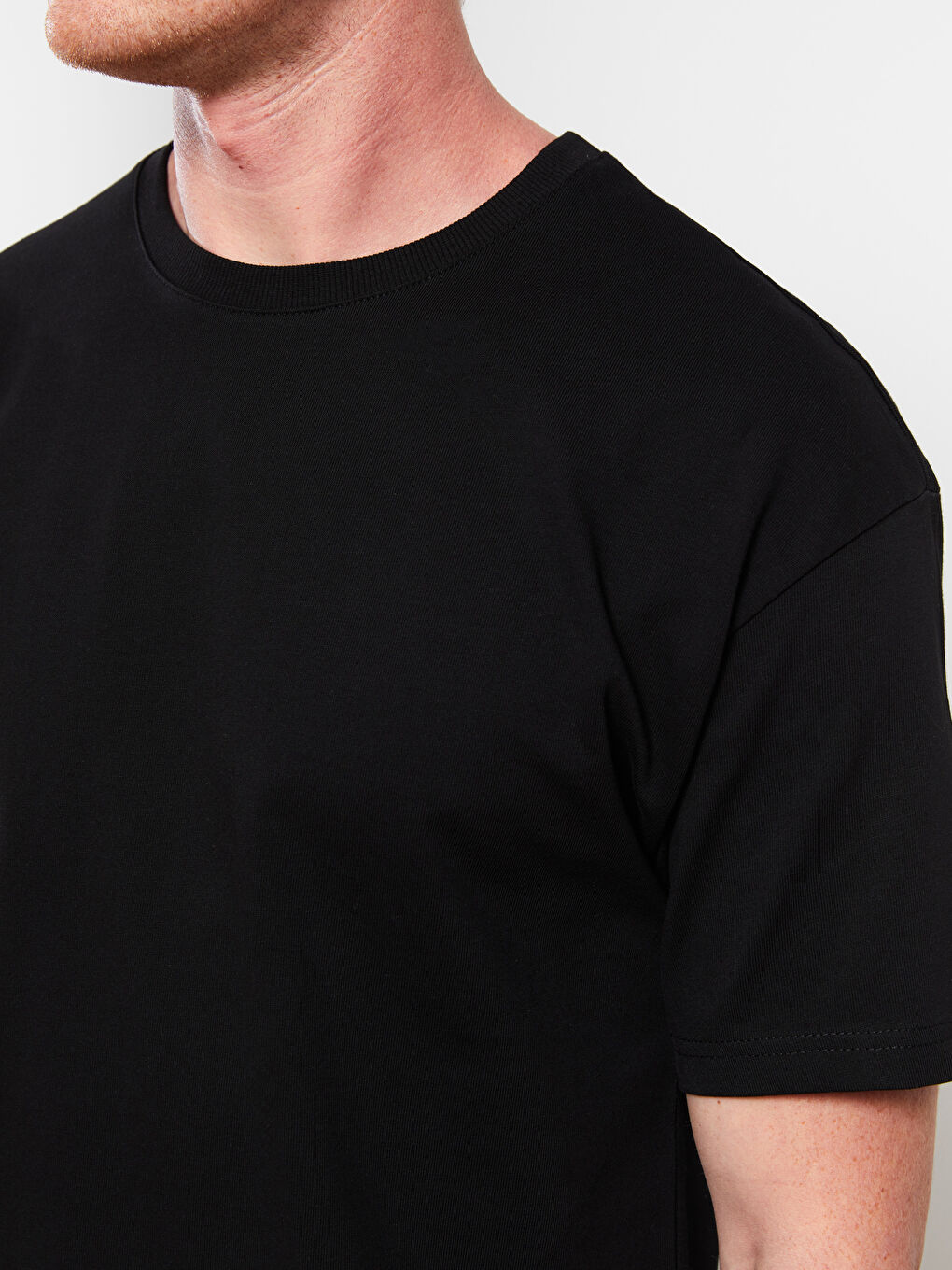 Siyah Oversize Bisiklet Yaka Kısa Kollu Penye Erkek Tişört-3