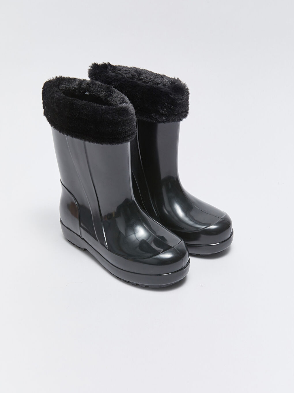 Siyah Parlak Görünümlü Kürk Detaylı Kız Çocuk Yağmur Botu