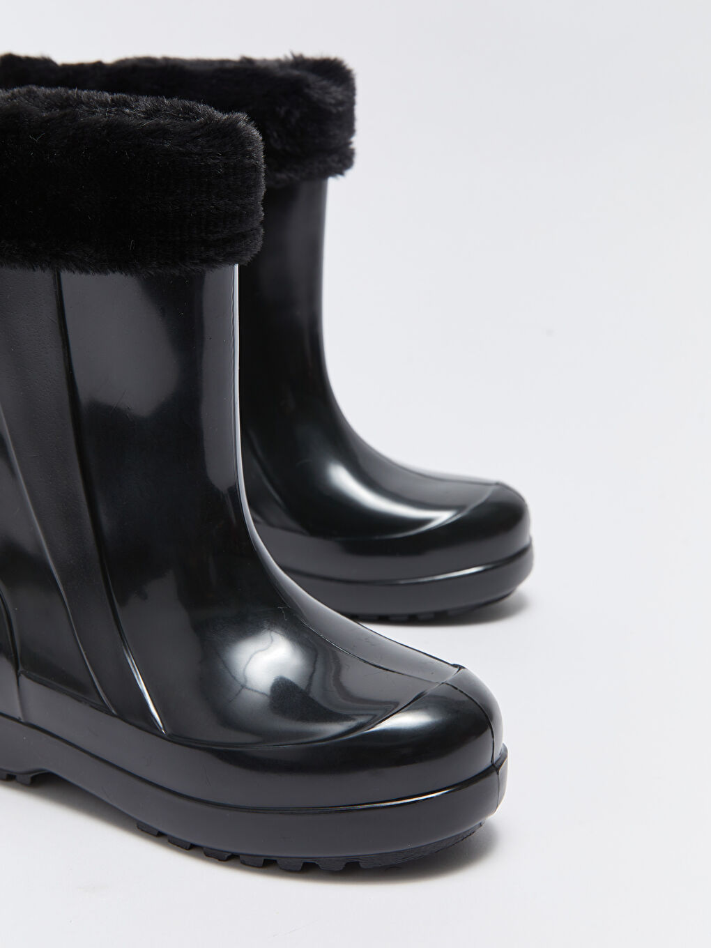 Siyah Parlak Görünümlü Kürk Detaylı Kız Çocuk Yağmur Botu-2