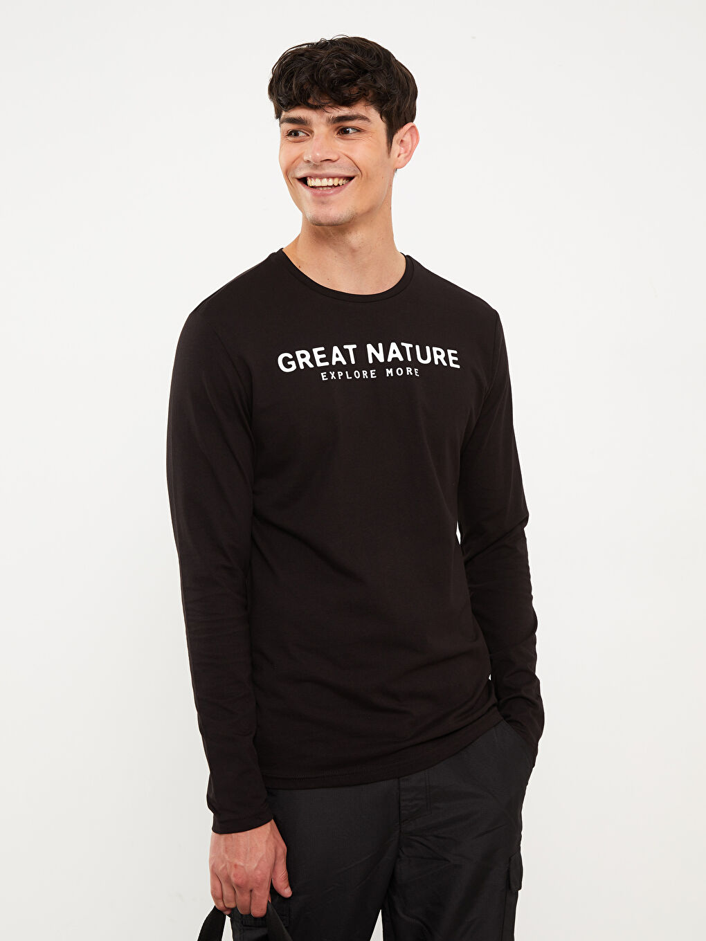 تيشيرت كم طويل مطبوع بياقة دائرية للرجال