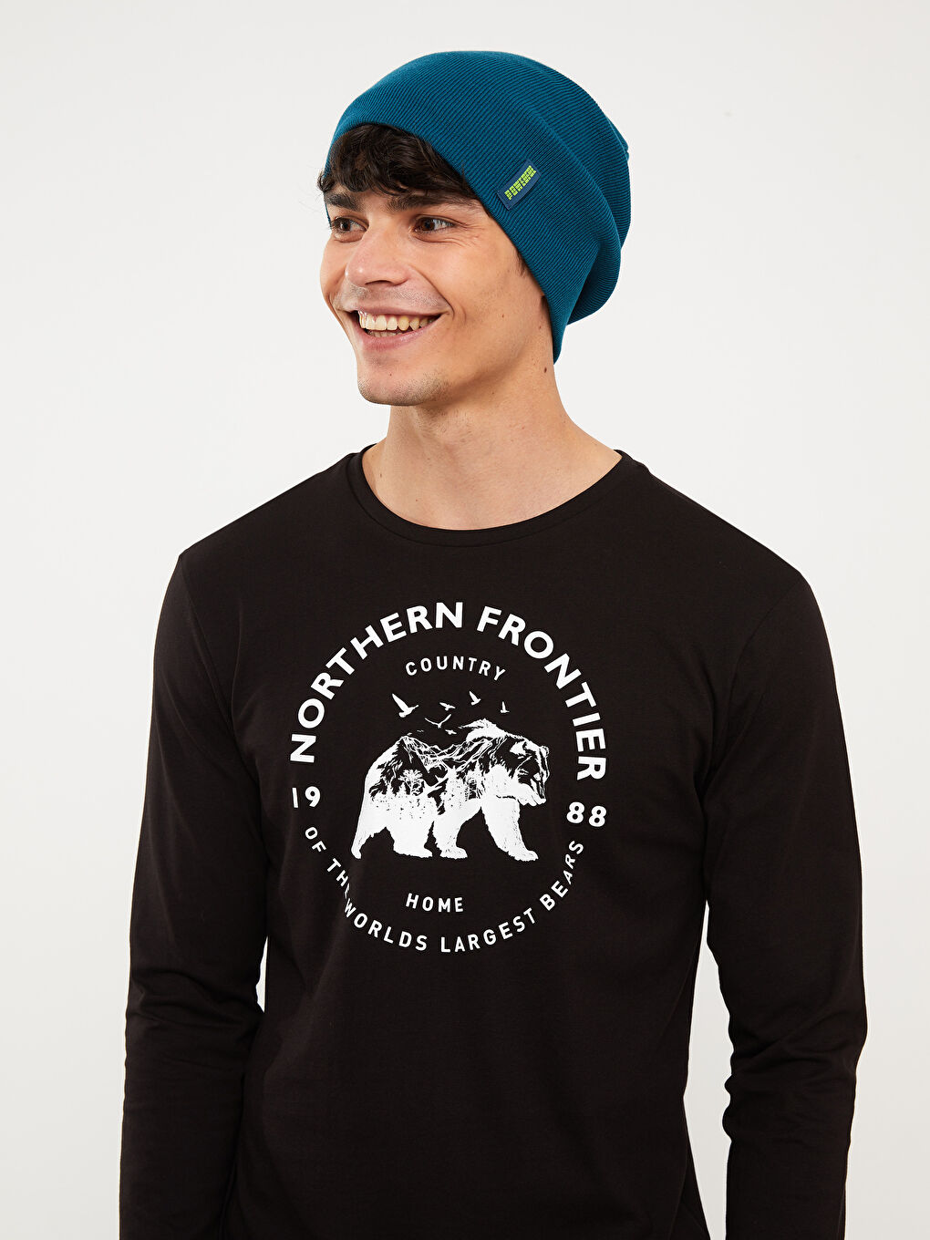 تيشيرت كم طويل مطبوع بياقة دائرية للرجال-1