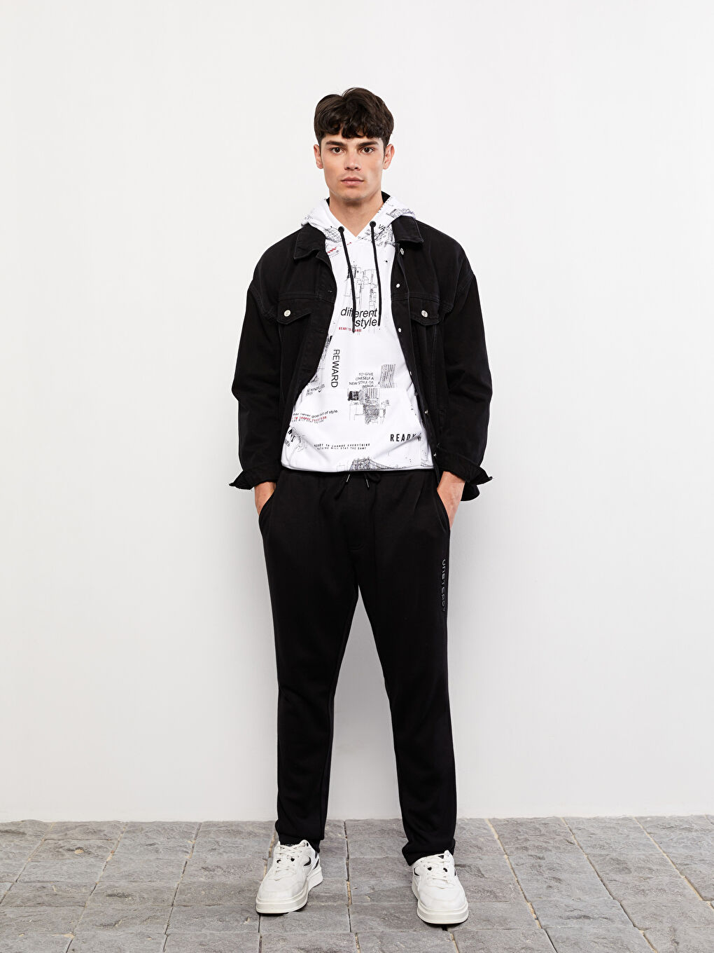 тар пішім ерлерге арналған спорттық шалбар