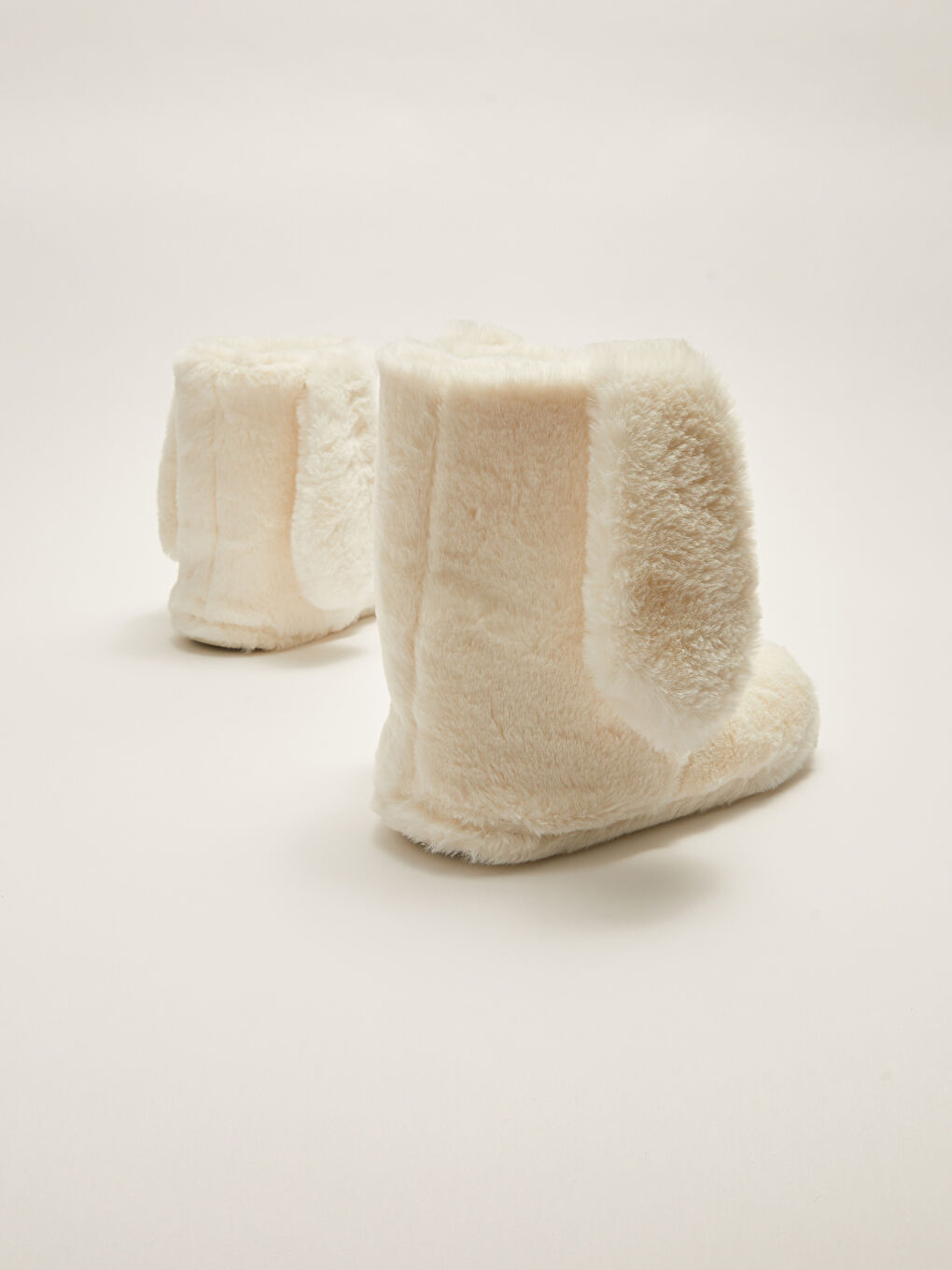 Ekru Nakışlı Kadın Tavşan Figürlü Ev Botu-4